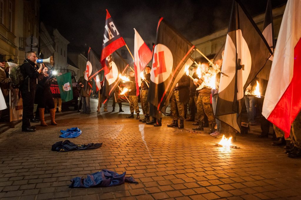 11.11.2014 r. Kraków . Falanga, protest przeciwko UE i NATO przed konsulatem USA Fot. Lukasz Krajewski / Agencja Gazeta
