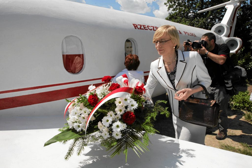 24.06.2012 BEATA GOSIEWSKA PODCZAS UROCZYSTOŚCI ODSŁONIĘCIA POMNIKA UPAMIĘTNIAJĄCEGO OFIARY KATASTROFY TU-154 FOT. PAWEŁ MAŁECKI / AGENCJA GAZETA