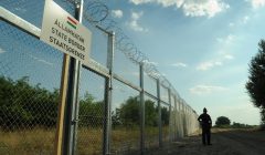 Hungarian-Serbian_border_barrier_1
