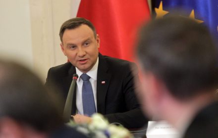 Prezydent Obama jest bardzo doświadczonym politykiem. Wie, że w demokracji i takie rzeczy się zdarzają (...) On zagrożenia dla demokracji w Polsce nie widzi.
"Dziś wieczorem", TVP Info