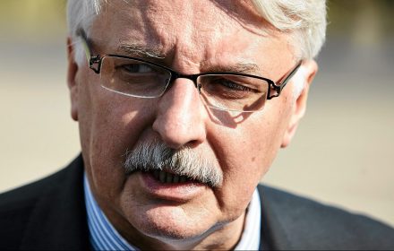 Amerykańskie siły zbrojne stają się coraz bardziej znaczącym czynnikiem bezpieczeństwa Europy Środkowej. W 2017 r. utrzymamy działania zmierzające do zwiększenia ich obecności w Polsce.
wystąpienie w Sejmie