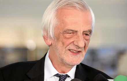 (...) nigdy dotąd nagrania z taśm w historii Sejmu nie były udostępniane, z tego powodu, że mogą być wskazówką dla kogoś, kto zamierza zrobić coś niewłaściwego w Sejmie, na przykład dokonać zamachu.
konferencja prasowa