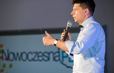 Nie jesteśmy zwolennikami automatycznych kwot. (...) Przyjęto zbyt dużo uchodźców. Skala przerosła możliwości Niemiec i Europy. (...) Wszyscy są zwolennikami rozwiązywania u źródeł, uszczelniania granic.
Polsat NEWS