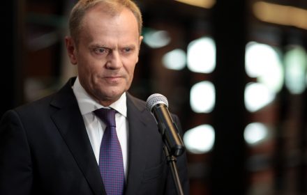 Wiem, że 500 plus beneficjentom na pewno się podoba. Czy z tego powodu podoba im się bardziej PiS? Nie sądzę, bo jak patrzę na sondaże, to PiS ma tyle, ile miał w wyborach.
rozmowa z Jerzym Baczyńskim, "Polityka"