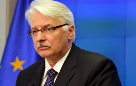 Po 8 listopada, po tym, jak wygrał te wybory, zachowuje się już racjonalnie. Mówi już w ten sposób, tak jak cały mainstream partii republikańskiej. Przestrzega przed Rosją – on i jego doradcy.
RMF FM, cyt. za PAP
