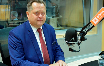 To nie jest orzeczenie, ponieważ Trybunał nie przestrzega tego, co go obowiązuje. Zwołując spotkanie nie można wyrażać jakiś opinii i domagać się, żeby państwo praworządne publikowało te opinie. To są opinie, wyrażane stanowisko, ale nie orzeczenie.
"Sygnały Dnia", Program I Polskiego Radia