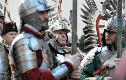 To w pierwszych wiekach rycerze naszej ojczyzny, idąc na bój szli z pieśnią "Bogurodzica" na ustach.
film promocyjny Wojska Polskiego