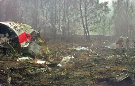 W kolejce po pieniądze czekają nawet wnuki. Kolejne rekompensaty za Smoleńsk