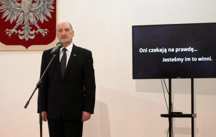 Macierewicz bada OKO.press Macierewicz bada OKO.press