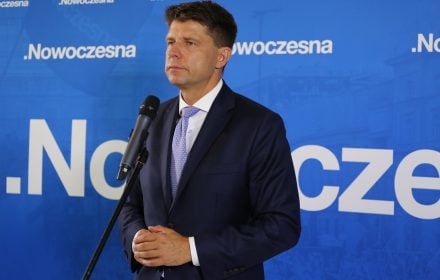 Pucz robią ci, którzy łamią konstytucję, łamią prawo, zwalniają generałów w polskim wojsku, obsadzają Misiewiczami spółki skarbu państwa. Przywódcą tego puczu jest Jarosław Kaczyński.
"Kropka nad i", TVN24.pl