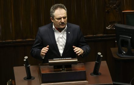 Budowanie takiego bolszewizmu polegającego na tym, że zabrać mu bo ma, zawsze prowadzi do zwykłego złodziejstwa, a na końcu do bandytyzmu.
Facebook.pl