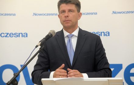 Za rządy Jarosława Kaczyńskiego i PiS każdy Polak zapłaci "Kaczorowe". To suma długów, jakie w naszym imieniu zaciąga rząd i nowych podatków, które zapłacimy w przyszłym roku. To prawie 1800 zł na każdego Polaka.
Facebook