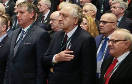 To projekt zasmucający. Zawiera jawnie korupcyjny przepis wobec sędziów.
Krajowy Zjazd Adwokatury, Kraków