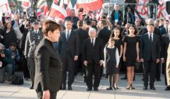 Obchody 7. rocznicy katastrofy smolenskiej przed Palacem Prezydenckimw Warszawie