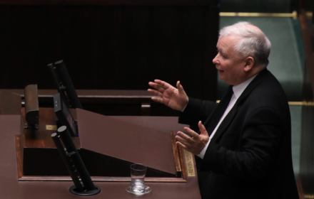 To wy zbliżaliście Polskę wtedy do Rosji, i to nie tylko na molo, bo to nie mój świętej pamięci brat rozmawiał z Putinem na molo, tylko ktoś zupełnie inny.
Sejm