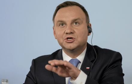 Do rangi symbolu urasta, że w stulecie tamtego wielkiego sukcesu Polska dołącza do grona rozstrzygającego najważniejsze problemy polityki międzynarodowej. Od 1 stycznia RP będzie jednym z 15 członków Rady Bezpieczeństwa ONZ. Wniesiemy tam nasze wartości
Orędzie Noworoczne 2018