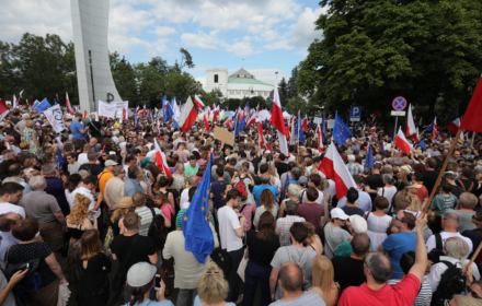 63 proc. Polaków uważa, że ich głos się nie liczy. Gorzej jest tylko w Japonii [GLOBALNY SONDAŻ]