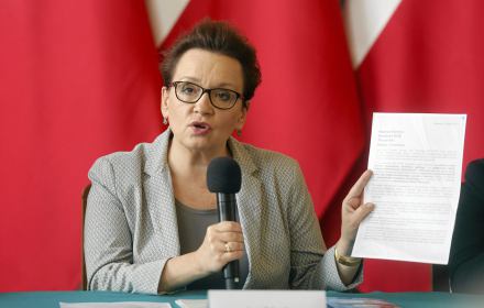 Nigdy w historii nie było takich podwyżek w takim tempie.
TVN24