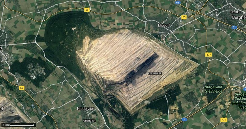 Zdjęcie satelitarne kopalni z przylegającym do niej Hambacher Forst. Źródło: Google Maps