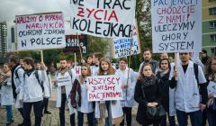 Marsz dla protestujących lekarzy rezydentów w Gdansku.