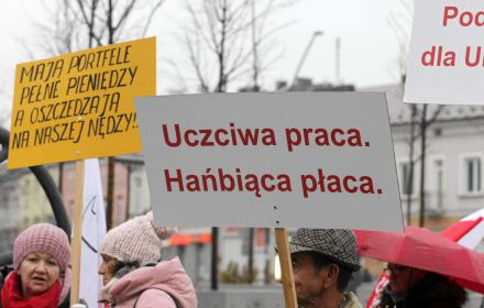 Koniec śmieciówek i 26 dni urlopu dla wszystkich. To musi kosztować Koniec śmieciówek i 26 dni urlopu dla wszystkich. To musi kosztować