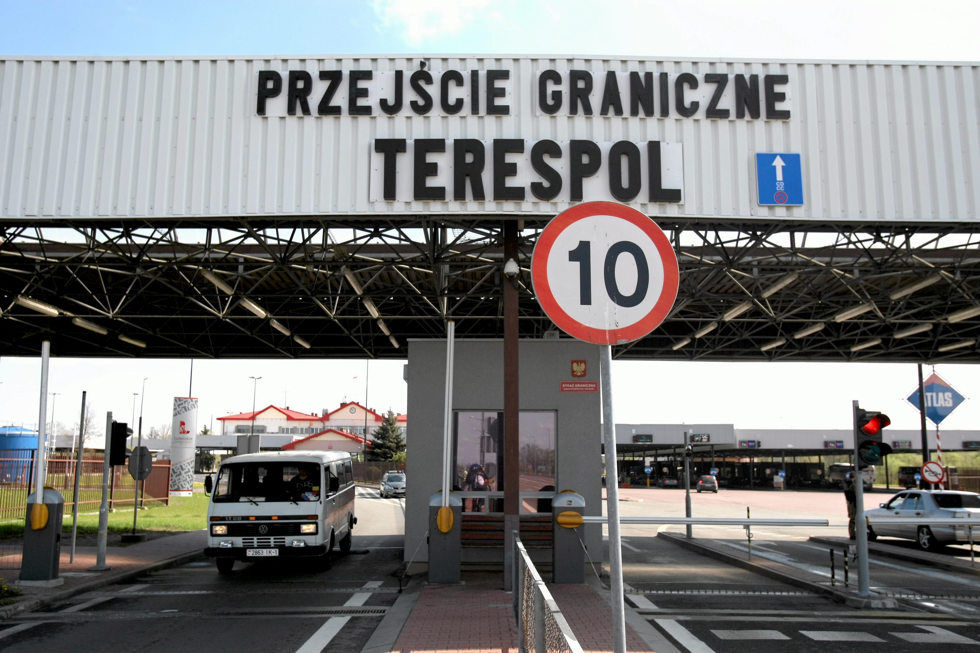 Погранпереход брест тересполь. Граница Тересполь. Погранпереход Тересполь. Тересполь Брест. Тересполь Польша граница.