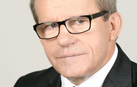 To nie my, nie nasze pokolenie to wymyśliło, ale wielcy władcy, nasi poprzednicy, królowie, prawda, wielkie szanowane rody w ten sposób to praktykowały i to uchodziło, i nikt się temu nie sprzeciwiał.
Senat