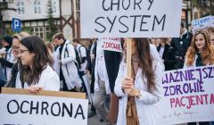 Marsz dla protestujacych lekarzy rezydentow