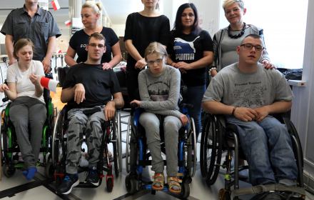 Niepełnosprawni uczestnicy protestu mieli dostęp do pomocy medycznej, fizjoterapeuty i spacerów.
Oświadczenie Centrum Informacyjnego Sejmu