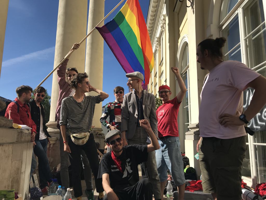 Protesters at the balcony