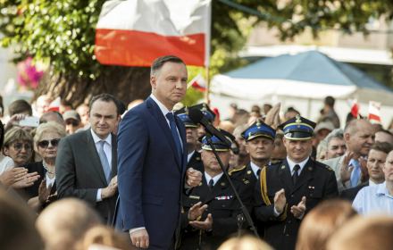 Szacuje się, że było to ok. 100 tys. Polaków, którzy wtedy zostali tutaj zamordowani. (...) To nie była żadna wojna pomiędzy Polską a Ukrainą, to była zwykła czystka etniczna, tak byśmy to dzisiaj nazwali. Po prostu chodziło o to, by usunąć Polaków (...).
Wystąpienie prezydenta podczas wizyty na Wołyniu