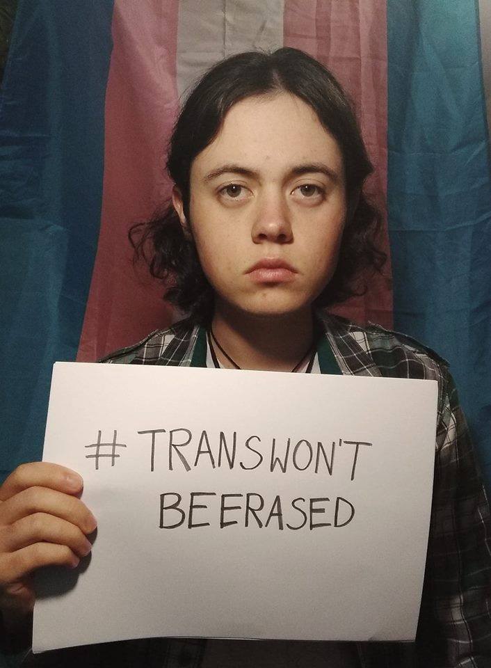 Spotyka się z kobietą trans