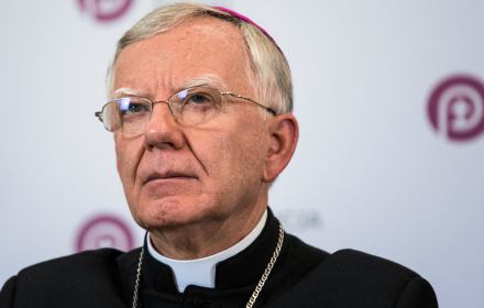 Nowak: Episkopat przemówił do ofiar pedofilii głosem Władysława Gomułki