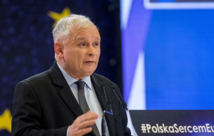 Było tam wtedy trzech ludzi, którzy się wtedy tam nie fraternizowali w tych wydarzeniach w Magdalence. To był właśnie mój śp. brat, to był - przyznaję - Tadeusz Mazowiecki i to był też - przyznaję - Władysław Frasyniuk.
Odpowiedź na przemówienie Donalda Tuska 4 czerwca 2019 r.