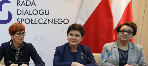 Rafalska, Szydło i Zalewska podczas negocjacji ze związkowcami