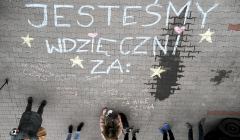 Uczniowie w Sosnowcu wspieraja strajkujacych nauczycieli