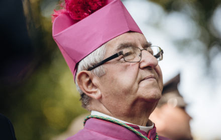 Arcybiskup Głódź chce zwiększenia ilości niedzielnych mszy