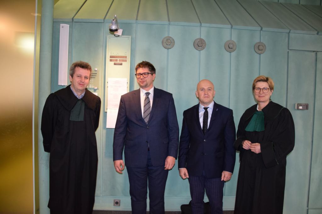 Wojciech Łączewski (drugi z lewej) i jego obrońcy. Fot. Mariusz Jałoszewski