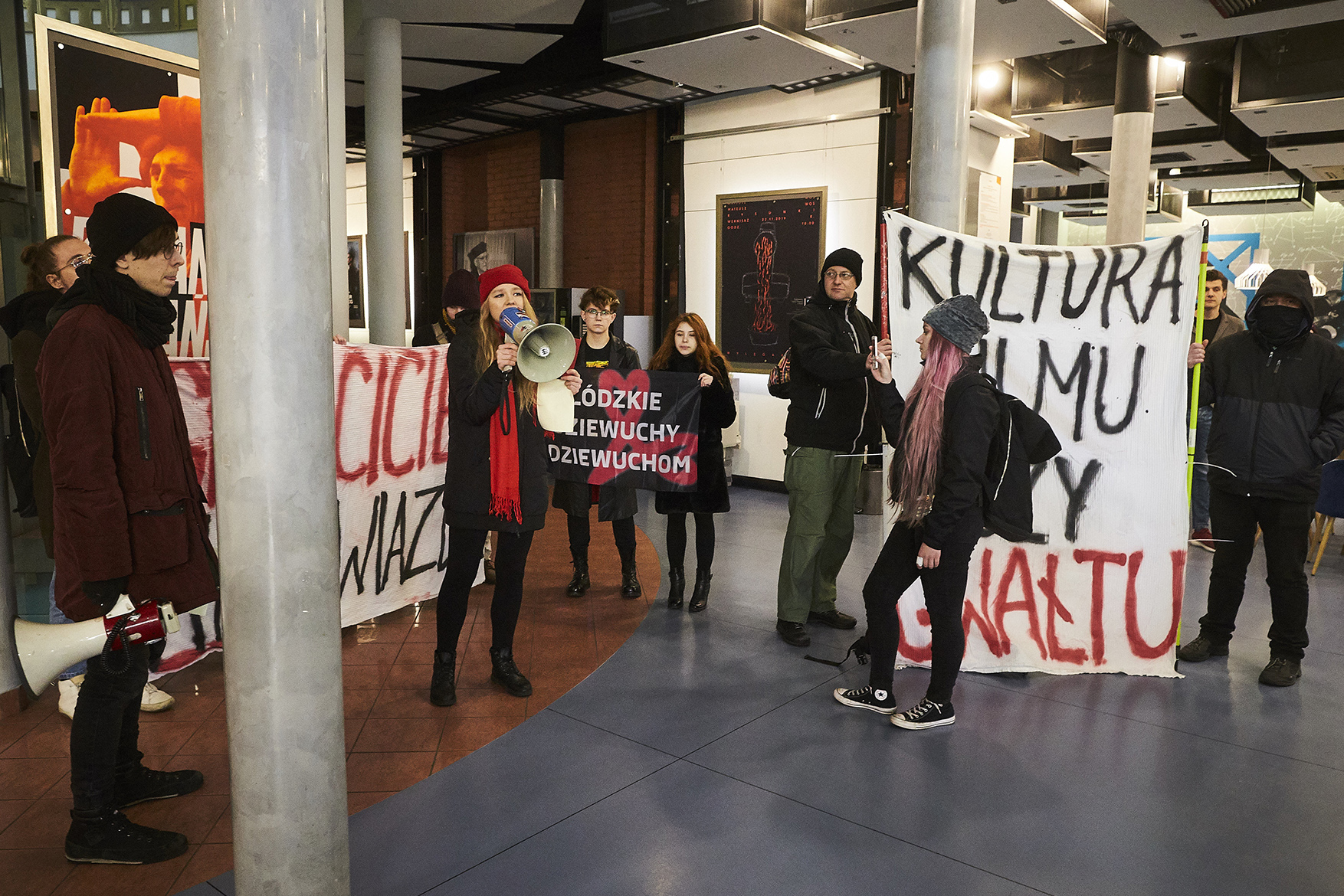 Protest 30.11.2019 na terenie Szkoły Filmowej w Łodzi. Fot. Marcin Stepień/Agencja Gazeta