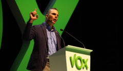 Lider partii VOX Javier Ortega Smith