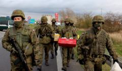 Żołnierze 12 dwyizji na przejściu w Kołbaskowie
