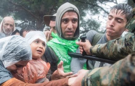 „Uchodźców” zastąpili „migranci”. Język europejskiej znieczulicy „Uchodźców” zastąpili „migranci”. Język europejskiej znieczulicy