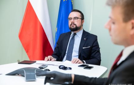 Jeśli coś zagraża standardom demokratycznym, to raczej brak określonego terminu wyborów – a dokładnie taki byłby skutek stanu nadzwyczajnego.
PAP