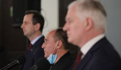 Jarosław Gowin, Paweł Kukiz i Władysław Kosiniak-Kamysz przekonują, że wybory w sierpniu to dobre rozwiązanie