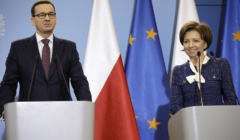 Premier Morawiecki i minister maląg zapewniają, że uratowali 4 mln miejsc pracy. OKO.press - to liczby z sufitu
