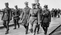 Józef Piłsudski w trakcie zamachu Majowego. Biografia Piłsudskiego została przekłamana przez PiS i IPN