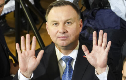 W 2015 r., kiedy przejmowaliśmy władzę od PO-PSL, bezrobocie wynosiło 9 proc. W najgorszym momencie pandemii wzrosło do 6 proc., czyli było niższe niż kiedy oni rządzili. Byli gorszym wirusem niż koronawirus. Dla gospodarki byli gorsi niż koronawirus
Wypowiedź na wiecu w Brzegu
