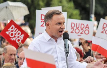 Oczywiście to PKB według prognozy nie jest dodatnie, ale jest kilka razy mniej negatywne niż to, co w innych wielkich krajach UE
Spotkanie wyborcze w Łomży