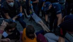 Policja brutalnie zatrzymuje uczestników protestu w obronie Margot