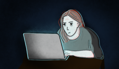 Postać smutnej kobiety siedzącej przed laptopem